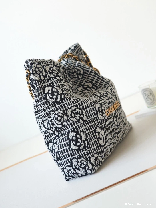 Hyper Peter HANDBAG CHANEL 22 0813